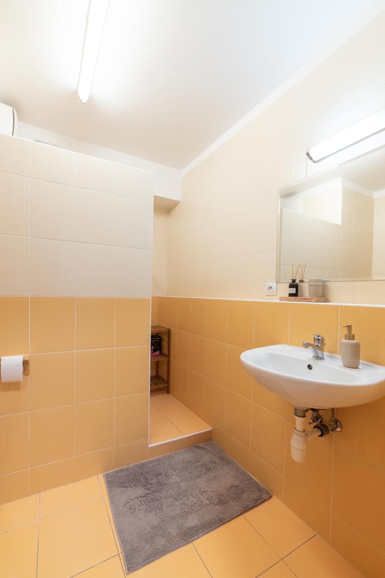 Grape Apartment Братислава Экстерьер фото