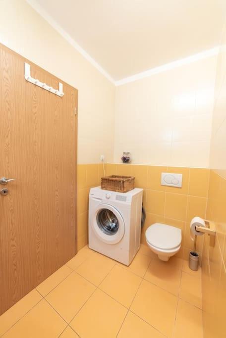 Grape Apartment Братислава Экстерьер фото