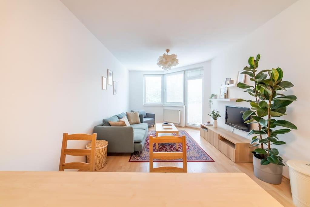 Grape Apartment Братислава Экстерьер фото