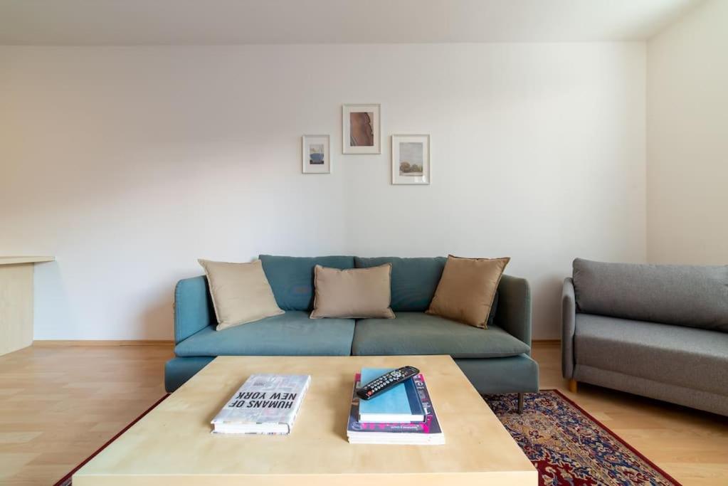 Grape Apartment Братислава Экстерьер фото