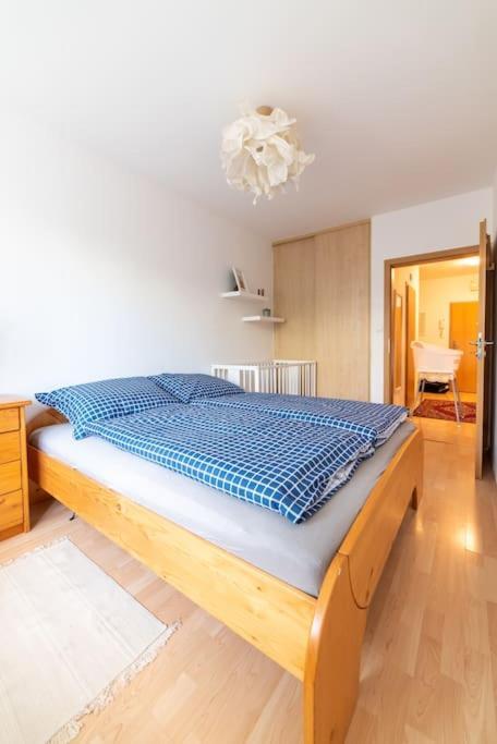 Grape Apartment Братислава Экстерьер фото