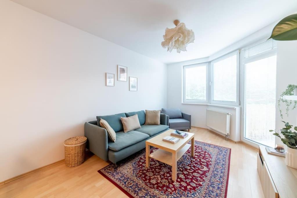Grape Apartment Братислава Экстерьер фото